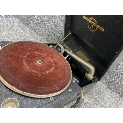 354 - Vintage Columbia table top gramophone (portable) complete with handle