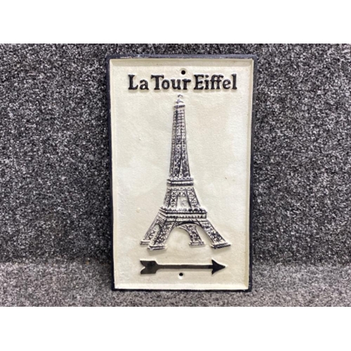 371 - Cast metal Eiffel Tower wall hanging plaque “LA Tour Eiffel” - 19x31cm