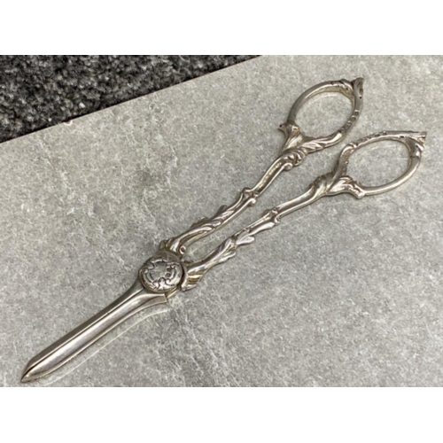 47 - Pair of Hallmarked Birmingham silver 1870 grape scissors, 84.2g