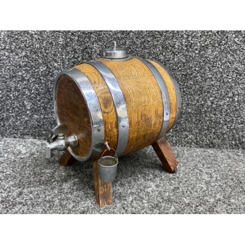 470 - Table top ornamental Wooden brandy barrel, 19x21.5cm