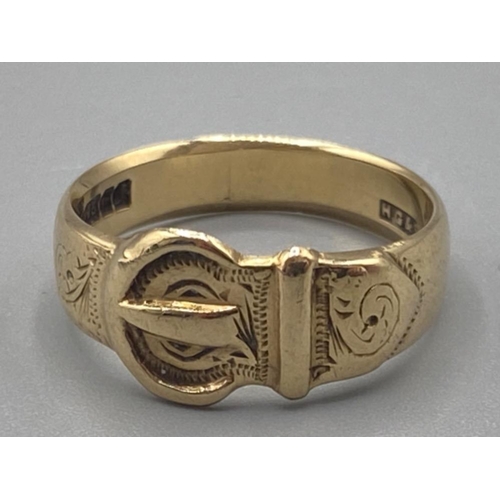 478 - 9ct yellow gold buckle ring - size P, 4.1g