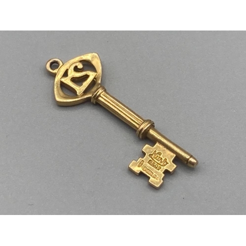 484 - 9ct gold 21st birthday key to the door charm 2.3g