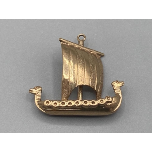 492 - 9ct gold Viking ship charm 3g