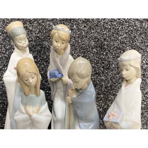 517 - Lladro 8 piece Nativity set