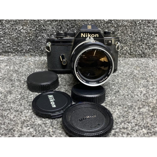 526 - Nikon EM camera with Nikon Nikkor-P auto 1:25 f=105mm lens