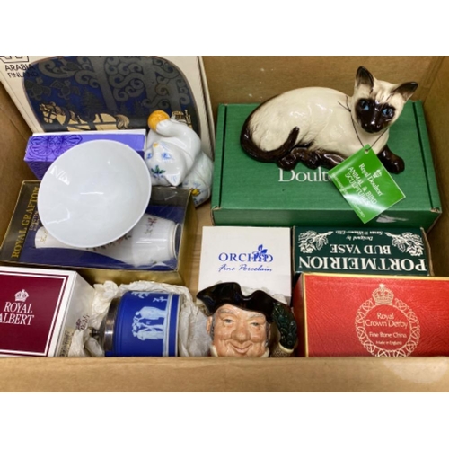 532 - Box containing miscellaneous ceramic items including Royal Doulton Siamese cat, mine host R/Doulton ... 