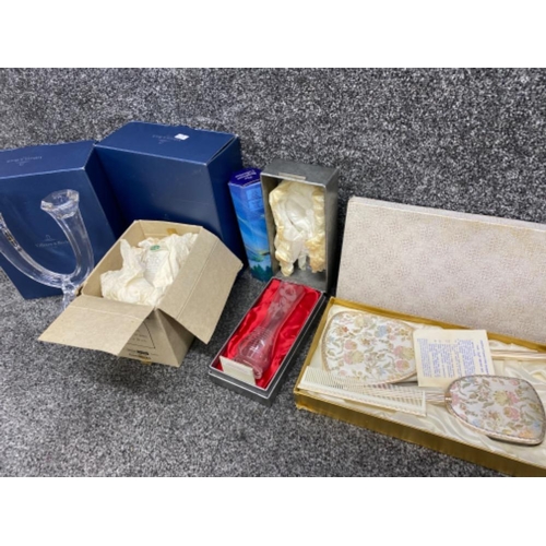 534 - Box containing 2x boxed Villeroy & Boch candle holders, also includes brush set & other glass items