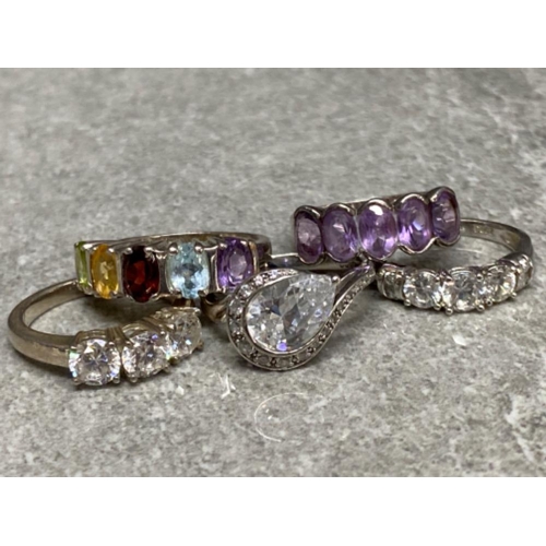 543 - 5x silver rings includes CZs & multicoloured stones, 15.8