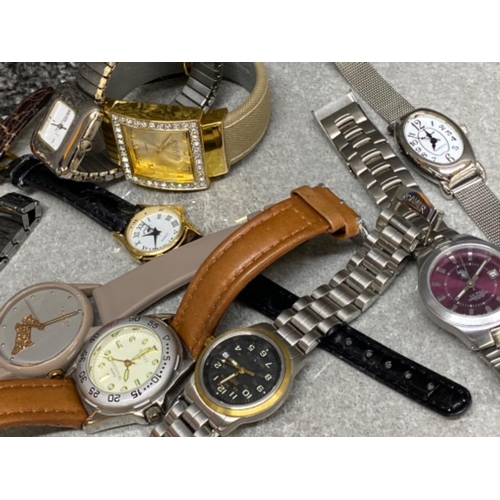 548 - Total of 15 ladies wristwatches (different makers)