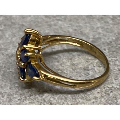 560 - 9ct yellow gold, sapphire & diamond ring, - comprises of single diamond surrounded by 8 sapphires - ... 