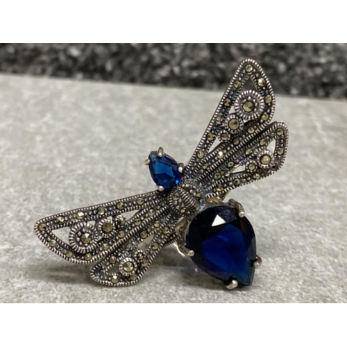 571 - A silver marcasite bee pattern ring with blue stones size M 12.7g gross