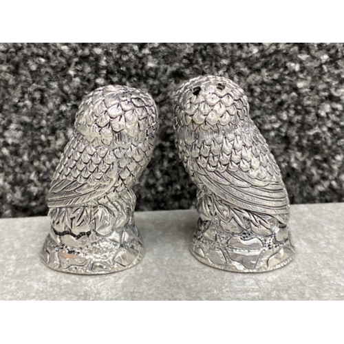 574 - A pair of owl condiments with glass eyes stamped 800, 100.2g