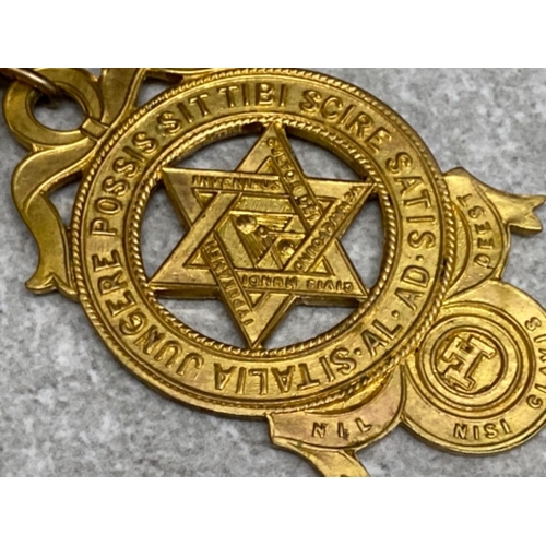 576 - Masonic 1928 gilt seal of Solomon Royal Arch jewel Medal