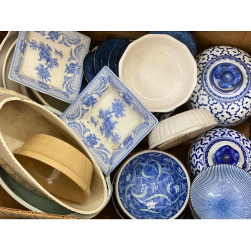 590 - Blue & white oriental bowls, plates & lidded pots etc