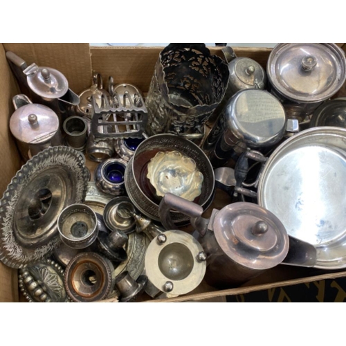 592 - Box of miscellaneous silver plated items to include lidded pots, toast rack, candle sticks etc