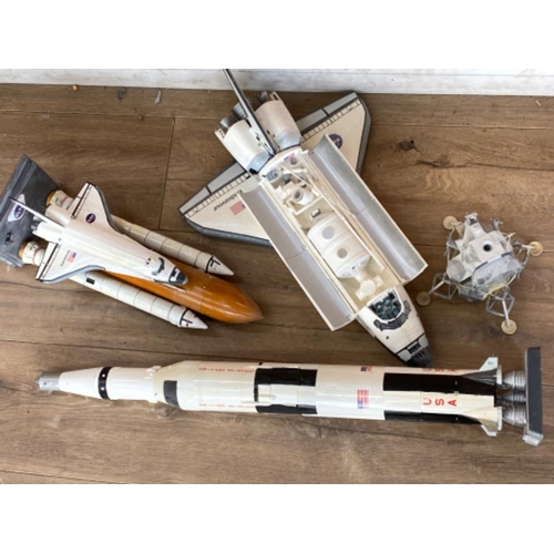 594 - Lot comprising of ‘NASA’ related models including space shuttles, rocket etc