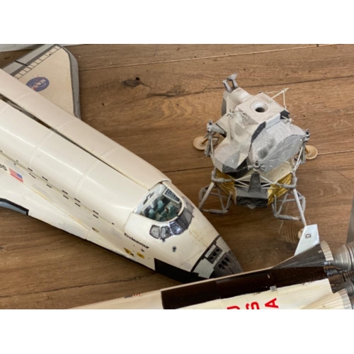 594 - Lot comprising of ‘NASA’ related models including space shuttles, rocket etc