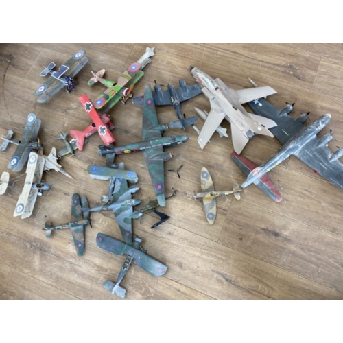 595 - Total of 16 military aircraft models - large & small