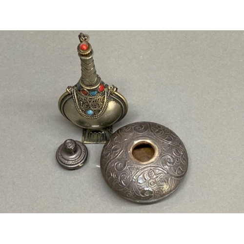 616 - Vintage 1950s silver “975” Middle Eastern scent/perfume bottle - 29.4g, also includes a vintage Tibe... 