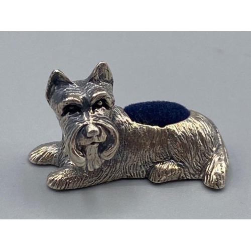 90 - A 925 silver dog pin cushion