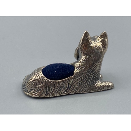 90 - A 925 silver dog pin cushion