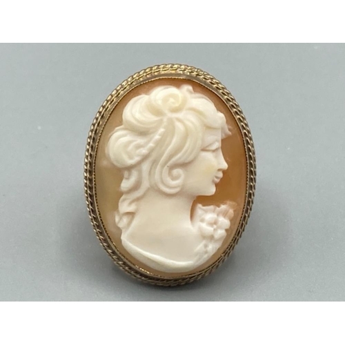 97 - Ladies 9ct yellow gold oval cameo ring size J 6.5g gross