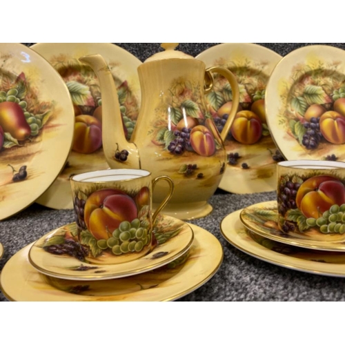 1 - 25 pieces of vintage Aynsley “Orchard gold” patterned tea China, includes cups, saucers, plates & te... 