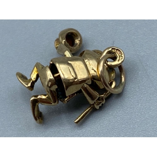 102 - 9ct gold Mr Toad charm - 1.8g