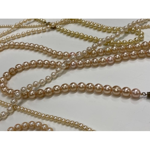 129 - A variety of vintage simulated Pearl necklaces & bracelets (11 in total)