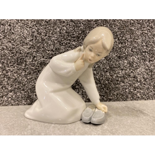 247 - Lladro figure 4523 little girl with slippers