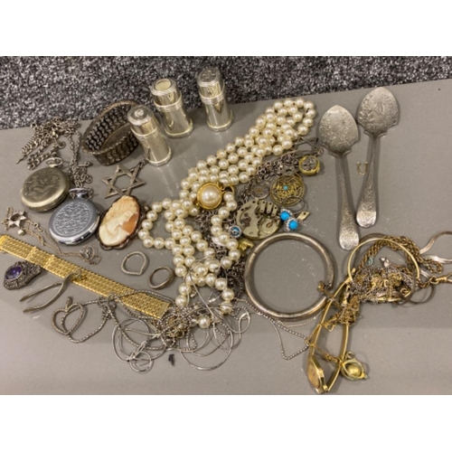 29 - Mixed lot of jewellery - including some silver items as well as watches etc