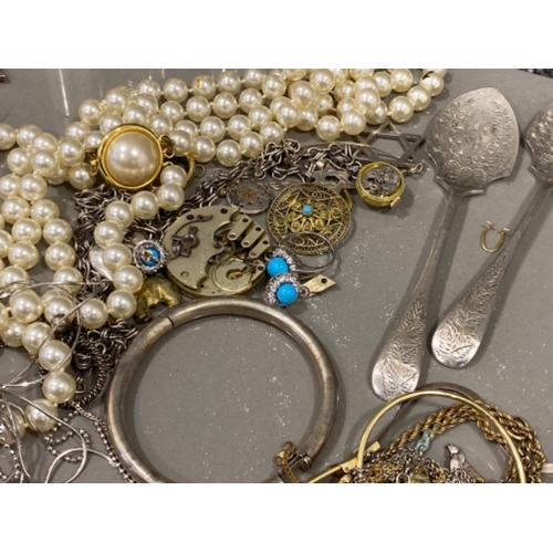 29 - Mixed lot of jewellery - including some silver items as well as watches etc