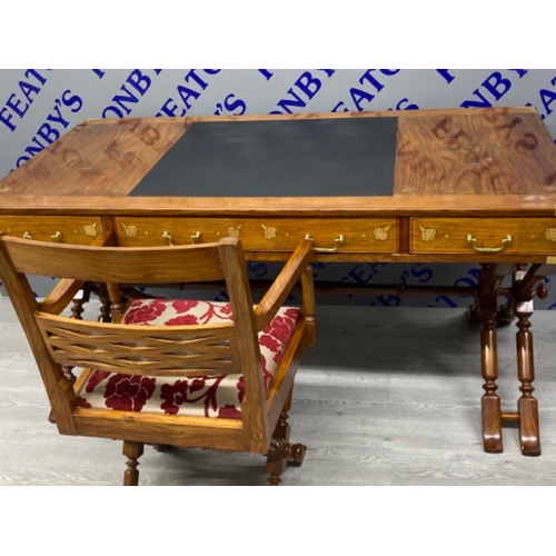 410 - Stunning mahogany leather topped desk with a well detailed brass inlay, fitted with 3 drawers, comes... 