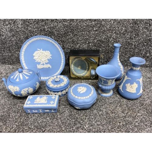 45 - Total of 9 pieces of vintage Wedgwood Jasper Ware, just including vases, lidded trinkets etc