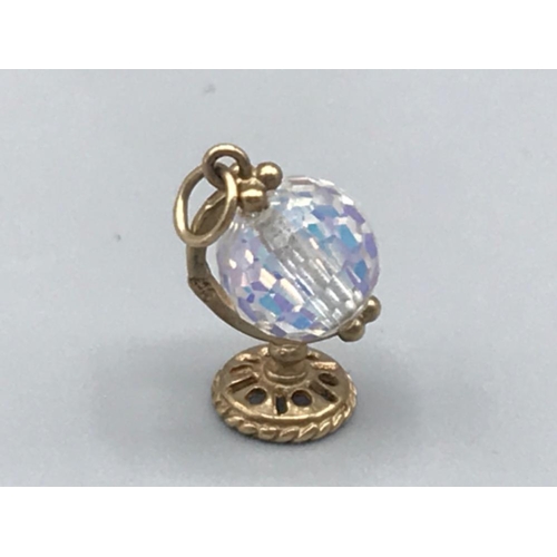 56 - 9ct gold globe of the world charm 1.6g