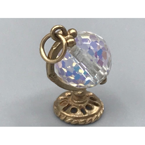 56 - 9ct gold globe of the world charm 1.6g