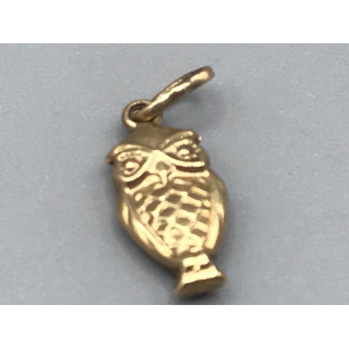 59 - 9ct gold wise owl charm