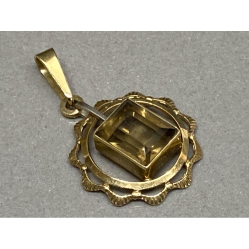 66 - 9ct yellow gold pendant with large smoky Quartz centre stone, 2.6g gross