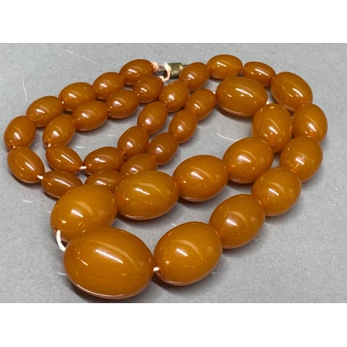 67 - Vintage butterscotch amber beaded necklace - length 57cm