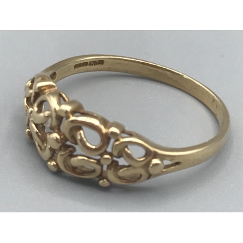 75 - 9ct gold fancy Celtic pattern ring size R , 1.7g