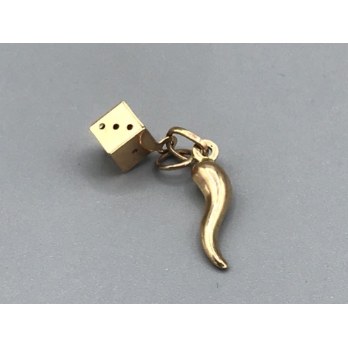 77 - 9ct gold horn of life and dice charm 0.6g