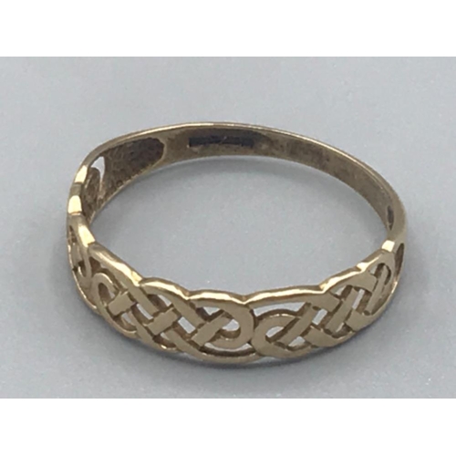 91 - 9ct gold lattice Celtic pattern ring size Q , 1.3g