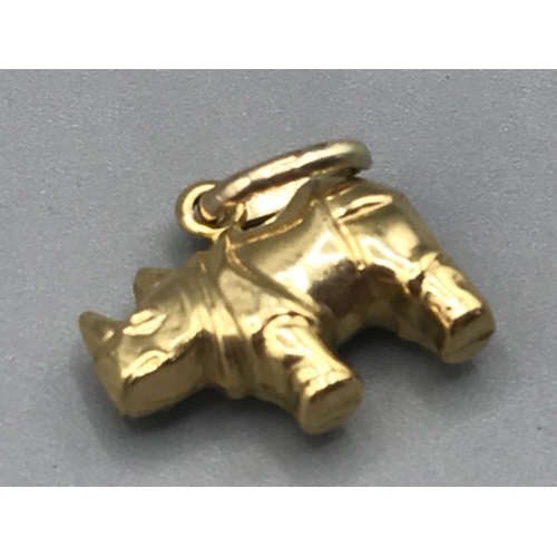 95 - 9ct gold rhino charm 0.8g