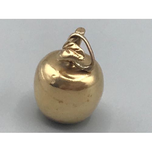 98 - 9ct gold Apple charm 1.7g