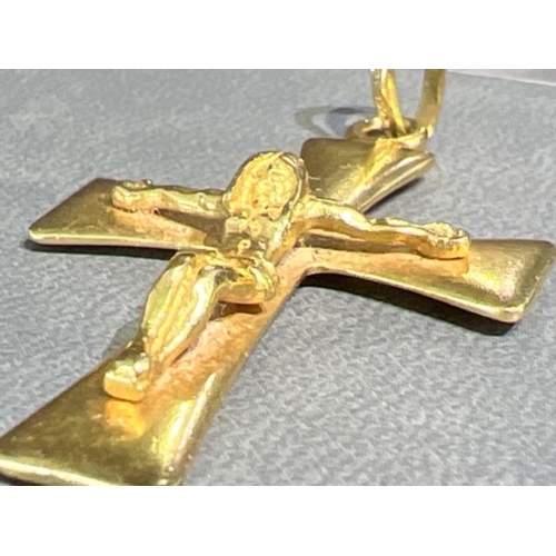 57 - Large 18ct gold crucifix pendant with great detail. 7g