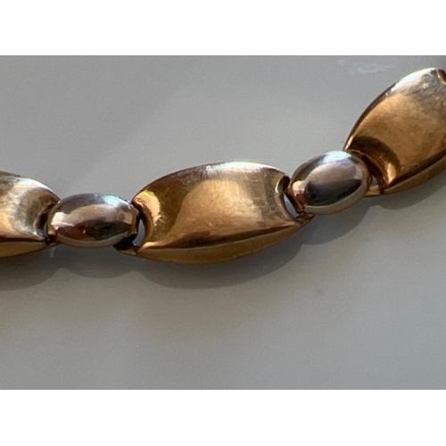 153 - Ladies 9ct gold two tone fancy bracelet. 3.6g - This will be available for collection from 27th Augu... 