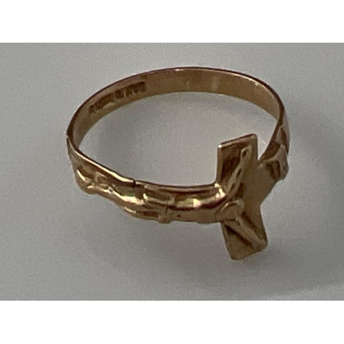 178 - 9ct gold crucifix ring. 1.2g Size I - This will be available for collection from 27th August as curr... 