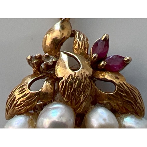 181 - Beautiful Ladies pearl and ruby pendant. 3.4g - This will be available for collection from 27th Augu... 