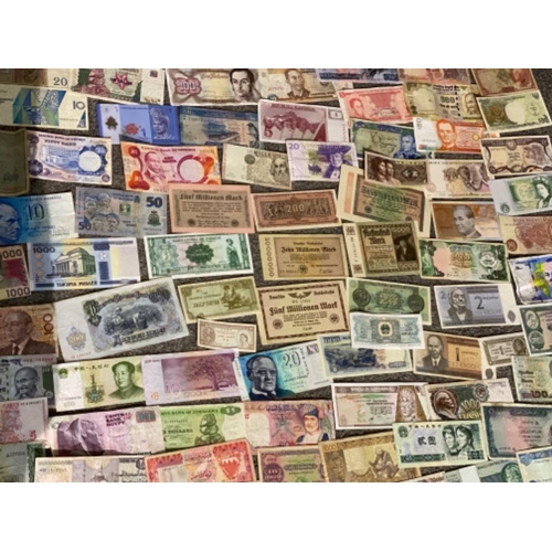 215 - Total of 173 miscellaneous banknotes from around the world - in mixed circulated grades