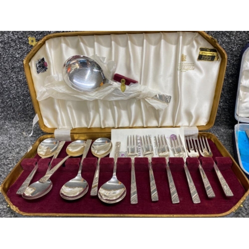 23 - 2x vintage Viners of Sheffield cutlery sets, both in original cases